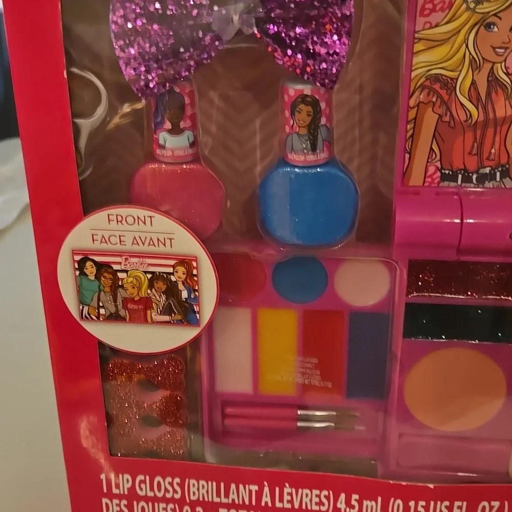 New in Box Barbie Make Up set - Picture 2 of 3
